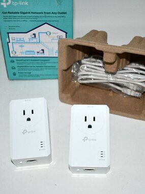 TP-Link AV1000 Powerline Ethernet Adapter Kit TL-PA7017P Gigabit Passthrough Plu